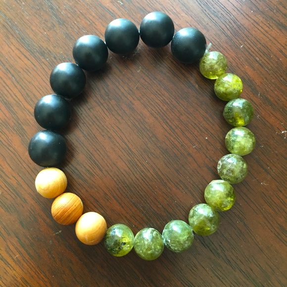 Genuine Healing Stone Bracelet w/onyx and vesuvianite - Picture 1 of 1